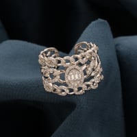 خاتم ياخذك في عالم الجمال