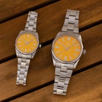 ساعة رجالية ونسائية باللون الفضي