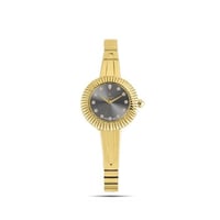 ساعة نسائية باللون الذهبي