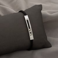 اسوارة سيكلو استيل الخيط باللون الاسود اطلالة انيق...