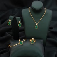 طقم أطفال باللونين الذهبي والأخضر