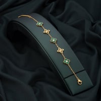 اسوارة نسائية باللون الذهبي