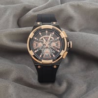 ساعة رجالية باللون الأسود