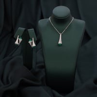 طقم لا غنى عنه في الإطلالات اليومية