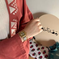 ساعة نسائية باللونين الذهبي والفضي ميناء رصاصي