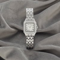 ساعة نسائية باللون الفضي