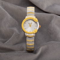 ساعة نسائية باللونين الفضي والذهبي