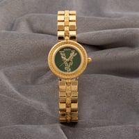 ساعة نسائية باللون الذهبي ميناء أخضر