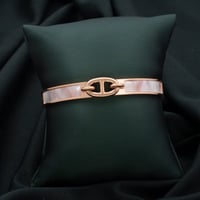 اسوارة نسائية باللون النحاسي