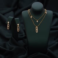 طقم بتصميم أنيق يمنح إطلالتك حضور ملفت..