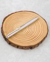 الطقم المكون من قلم وساعه لمسة من الأناقة العصرية...