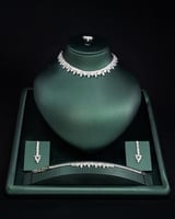 طقم نسائي ناعم زركون فريد بلون فضي