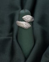 خاتم يدعوك للتأمل في جمال اللحظات