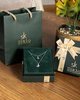 سلسال متألق بتصميم فريد