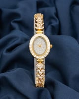 ساعة نسائية متفردة بلون الذهبي