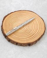 الطقم المكون من قلم وساعه لمسة من الأناقة العصرية...