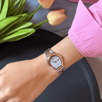 ساعة نسائية استيل ناعم باللون النحاسي و الفضي مينا...