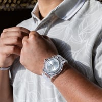 ساعة ربل باللون الابيض