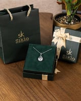 تعليقه بأسلوب راقٍ لا يخبو بريقه