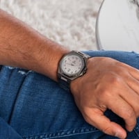 كل رجل عصري يهتم بتفاصيل إطلالته وتفرده لحضور ملفت...