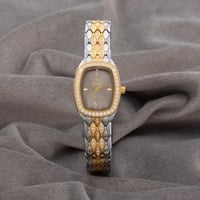 ساعة نسائية باللون المكس