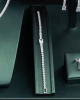 طقم نسائي ساحر بلون فضي