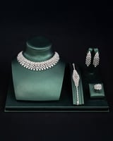 الطقم الفاخر والفصوص الزركون دقة الماس باللون الفض...