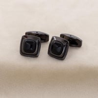 كبك صمم بكل حرفية واتقان بشكل مربع و بتفاصيل مميزة