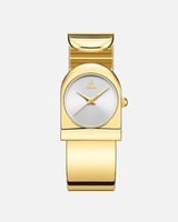 قطعة مثالية للمرأة التي تحب التجديد والتميز. باللو...