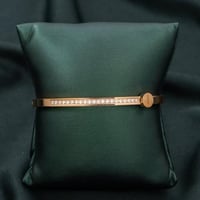 الاساور الجذابة تمنح حضورك إطلالة مميزة