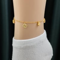 خلخال يبرز التفاصيل الدقيقة مثل الحواف المتقنة