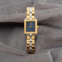 ساعة نسائية متفردة باللون الذهبي الفضي ميناء ازرق