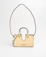 شنطة لون بيج حجم وسط