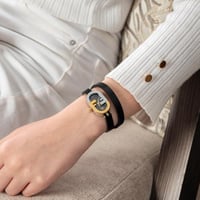 الساعة الجلد النسائية ذات التفاصيل المميزة لإطلالة...