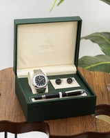 طقم رجالي بنسيج الانعكاس المتفرد