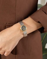 ساعة بسير حصير حجم صغير باللون المكس