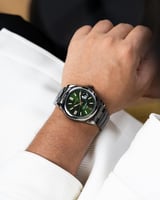 ساعة كلاسيك باللون الاسود