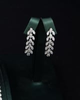 طقم إكسسوار أنيق بلون فضي فاخر