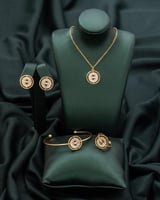 طقم بناتي بتصميم أنيق يمنح إطلالت حضور ملفته لطفلت...