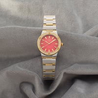 ساعة نسائية باللونين الفضي والذهبي