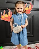 تصميم أنيق يواكب أحدث صيحات الموضة لطفلتك بحجم مين...