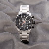 ساعة رجالية باللون الفضي