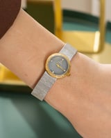 ساعة بسير حصير حجم صغير باللون المكس