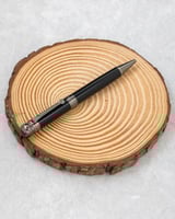 لقلم يمنحك إحساسًا بالثقة في كل توقيع وكل كلمة تكت...