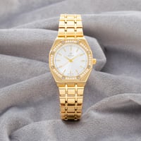 ساعة نسائية باللون الذهبي