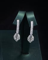 طقم بالتصميم المميز باللون الفضي