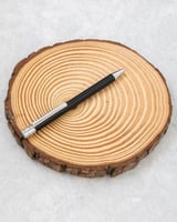 لقلم عندما تمسك به، تشعر بالثبات