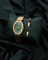 طقم فاخر متفرد باللون الذهبي