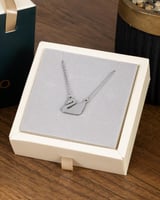 تعليقة نسائية تصميم متميز