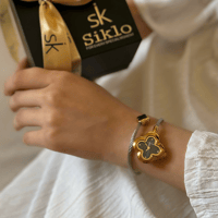 ساعة نسائية فري سايز باللون الفضي والذهبي ميناء از...